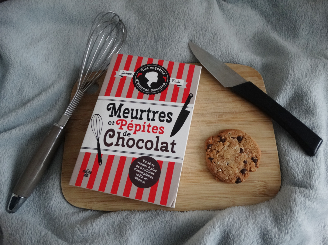Meurtres et pépites de chocolat - de Joanne Fluke || LIVRES & CARNETS blog littéraire